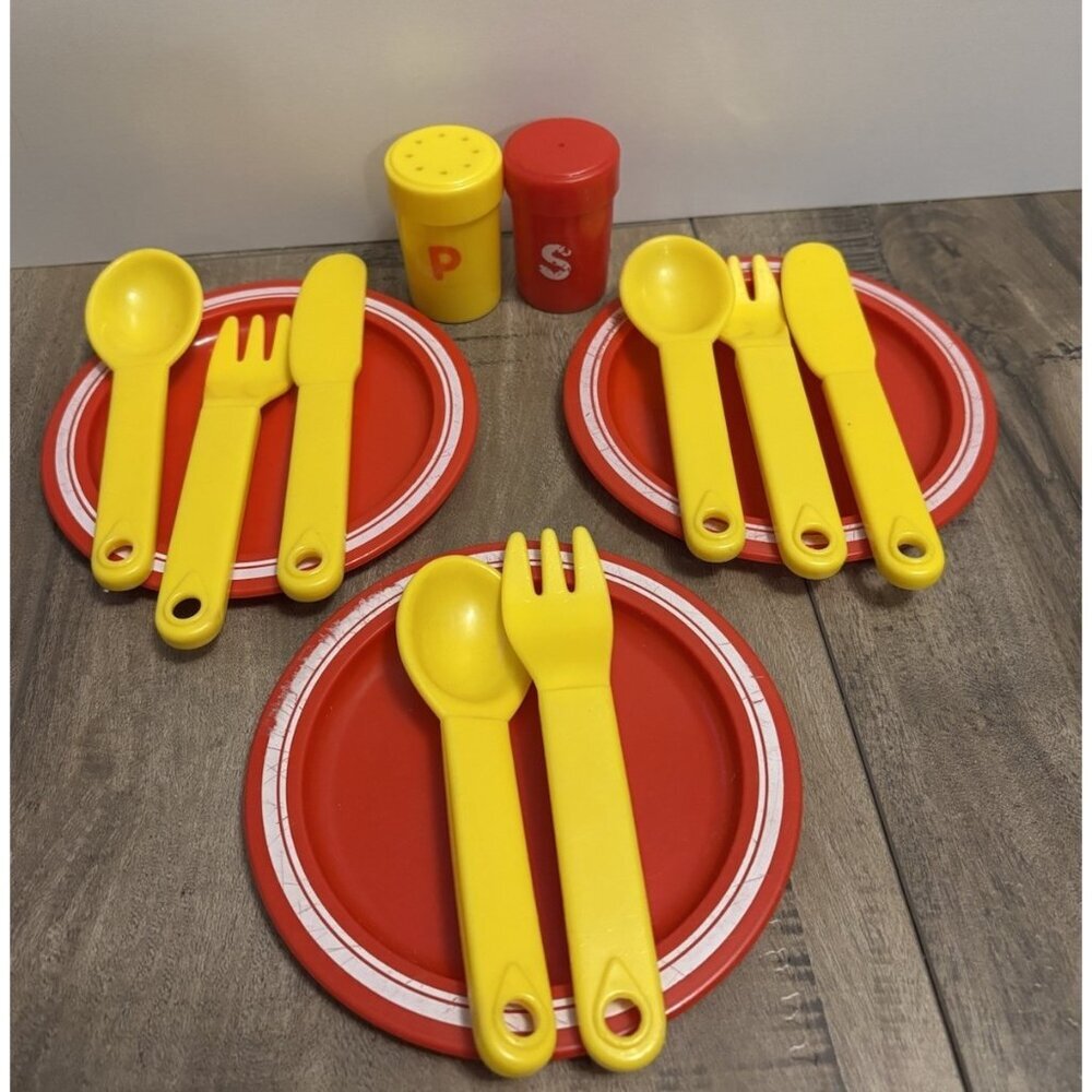 Vintage Blue Box Toys Plastic Dish Set - 13 Pieces